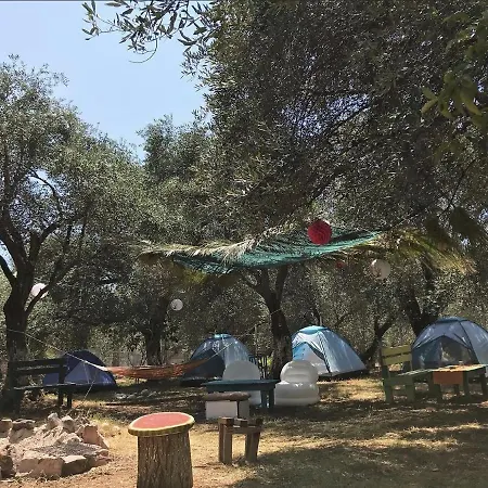 مكان تخييم Vuno Camping, Jale Al *
