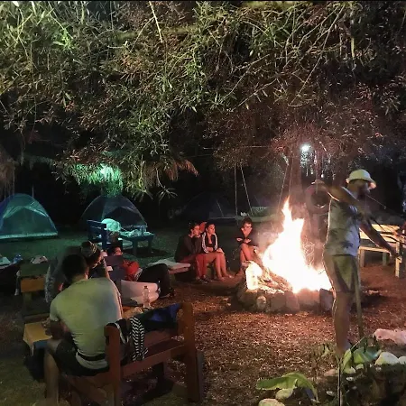 Vuno Camping, Jale Al مكان تخييم *