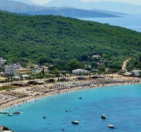 مكان تخييم Vuno Camping, Jale Al