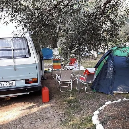 Vuno Camping, Jale Al Parque de Campismo *